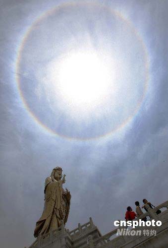 图:佛光照耀普陀山