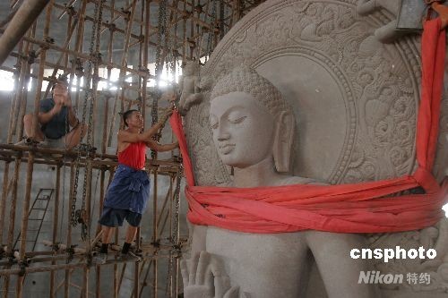 图:洛阳白马寺印度风格佛殿主佛像落座