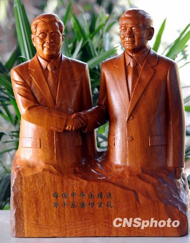 木雕作品胡连会亮相海峡两岸迎春木雕展