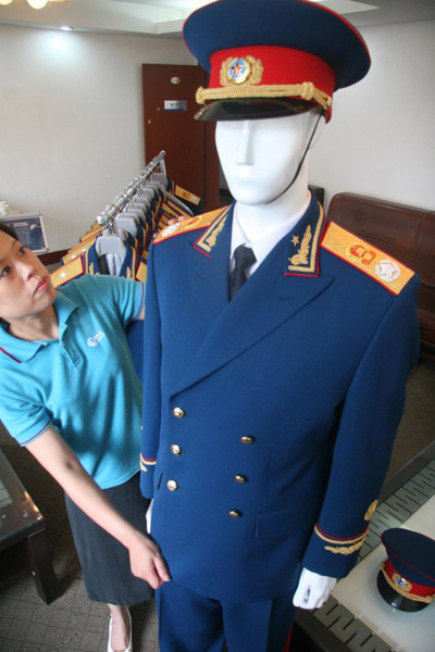 新中国第一代将帅服在南京复制成功