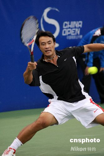 图:中网孙鹏0:2不敌对手首轮遭淘汰