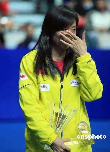 图:两届奥运冠军张宁挥泪告别羽坛