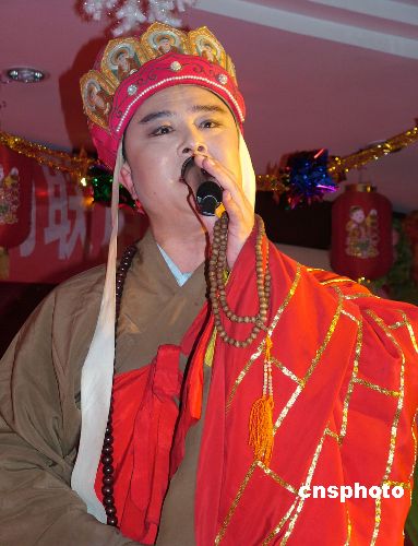 图:"唐僧"徐少华与牡丹江市民共度新年