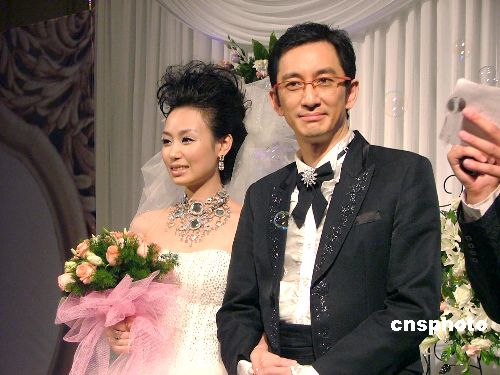 图43岁香港明星吴启华迎娶22岁长春新娘