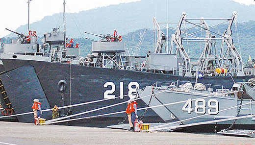 �������˾ƴ�?̨��������У����������˽�á�