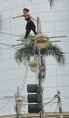 ��ϷԺǧ���򾯲���ծ�����������¾���ǣ�ͼ��