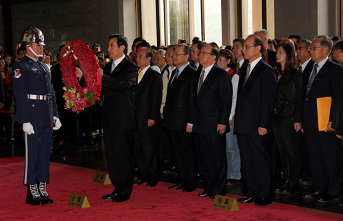 ��ͼ����Ӣ���ʵ��ڸ߲�������ɽͭ���׻�