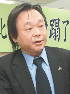 放言蔡英文输就高空弹跳王世坚称说到做到