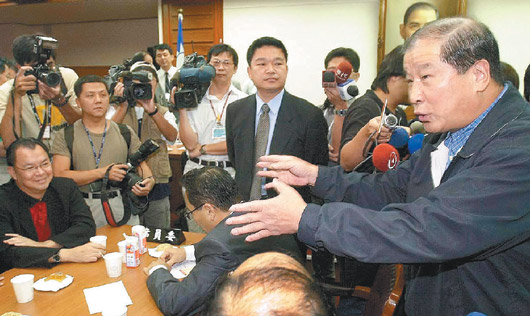 ̨��ǰ�ڰ����������ʹŹ�������С��󱲡�