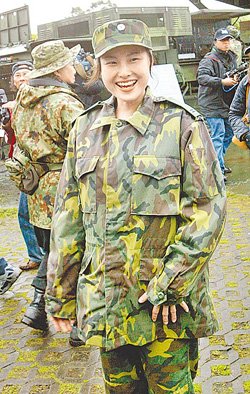 “台湾最美女军官”走红大陆网友反应不一(图)