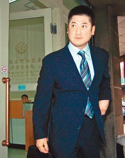 从金融巨子、慈善家到媒体大亨辜妈要儿好好做