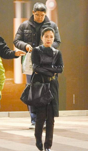 台湾政坛新星连胜文台上政论犀利台下对妻温柔2