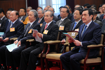 马英九等领导人和官员在底下聆听.图自台湾"中央社"