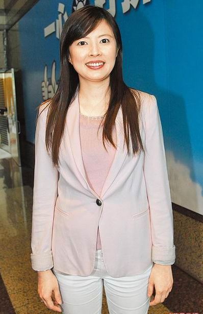 高eq  第一位女性发言人能力卓尔不群   李佳霏毕业于台湾政治