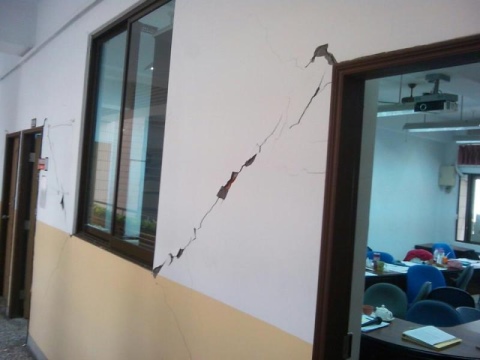 ��Ͷ����̨����������˴�ѧУ��ǽ���ѿ���ͼ��