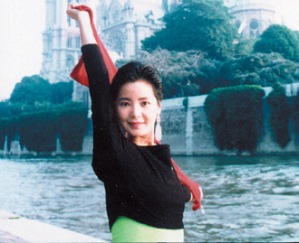 邓丽君坎坷情路终生未披婚纱:她是属于所有歌迷的(2)