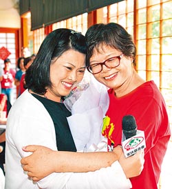 台湾全能社工的感人故事:黑道、哺乳难不倒她