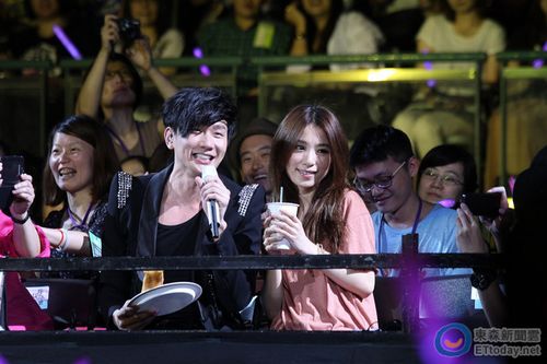 �ֿ�������׷��Hebe��10�괫Ƶ����Ů������