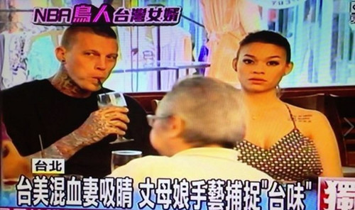 NBA球员“鸟人”安德森抵台混血美妻抢镜(图)