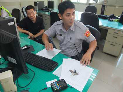 ԩ��·խ̨��һͨ�����򾯲���·������ͼ��