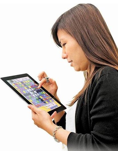 台湾一女子常低头用手机导致双下巴(图)