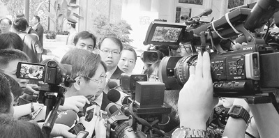 �������ζԻ���ֱ�桰Ӳ��ͷ������ϳ��ˣ�ͼ��