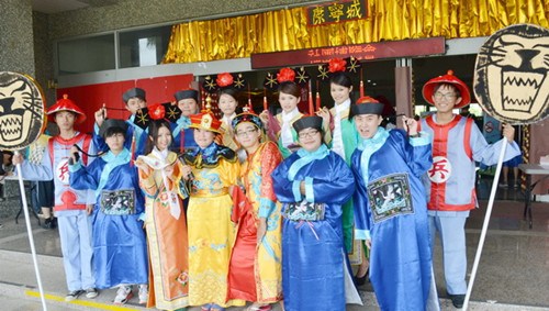 ̨��һ��ѧ���Ű硰��֡�������ļ��Ѫ��ͼ��