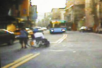 ̨���Ϸ�������ͣ��·���롰��ײ����ͼ��