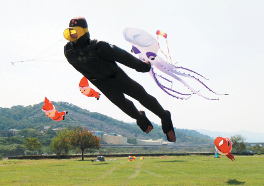 ���͡�ǱˮԱ����������̨�������У�ͼ��