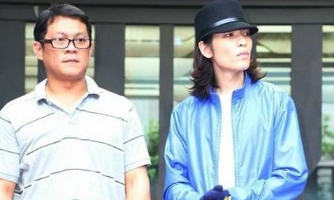 �������÷స����Ů�ѱ�Թ���μ�ǩ�������۸�