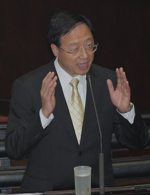 台行政机构负责人:油品事件已伤害当局公信力