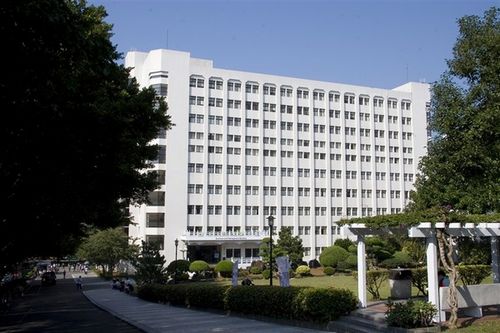 ѧ����12¥�ɹ��ֳ���ˤ��ѧУ��166��̨��