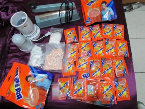 ���������ùݾ���������Ʒð�䰢�����Ա�ץ