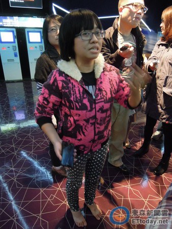 台湾行政机构负责人遭丢鞋维安人员警戒(图)