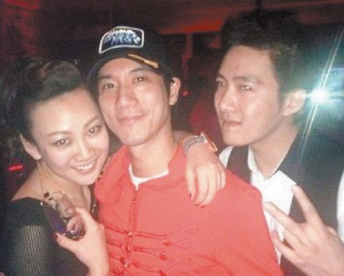 王力宏李云迪与云迪女友暧昧照曝光网友疯传