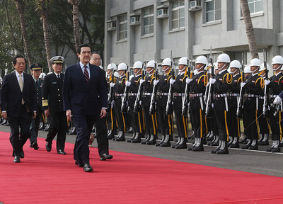 阿帕奇 战机展演性能 马英九主持 台湾专家: 阿帕奇 一架可抵10台主力
