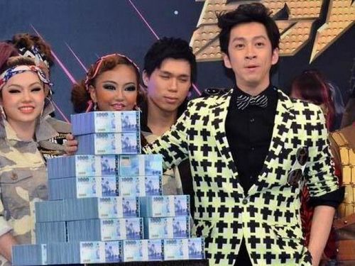 压力太大无法承受陈汉典坦承与圈外女友分手