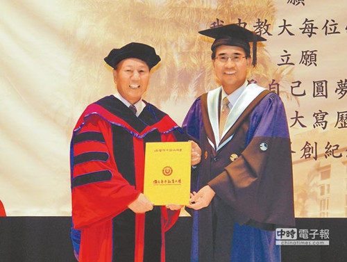 ̨��һСѧ��ʦ������������˶����ļ���