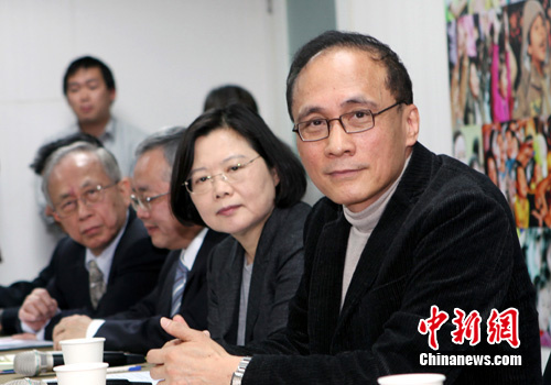 ��Ӣ�ģ�������׷���ƽ��չ���ҵ����๲ʶ