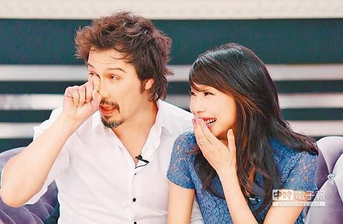 女儿结婚一年宣布离婚台中市长哽咽称震惊伤心