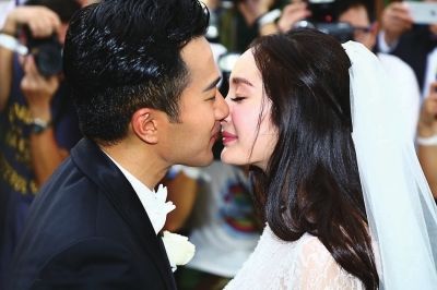 当红女星杨幂和香港戏剧小生刘恺威1月初在巴厘岛举办一场花费不