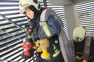 ̨���±�Ů����Ա���鱳40����Ǹ�¥��ͼ��