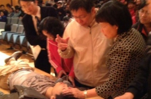 ̨�ϴ�ѧ�����ݽ�ͻȻ�赹��������̨���ȣ�ͼ��