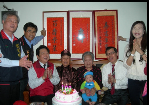 金门人瑞过百岁生日马英九赠送贺匾(图)