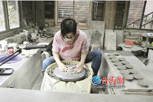 ����̨�����׹��գ�����ʯͷ��̨��������ĸ��