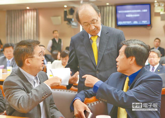 蓝绿两营僵持不下两岸协议监督条例公听会喊卡