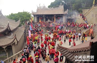 纪念妈祖诞辰1054周年湄洲妈祖祖庙进香人潮剧增