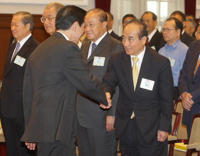 ��Ӣ������ƽͬ���ǿ�Ȱ��ʱ����̸����Ƶ����ͼ��