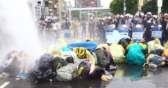 郝龙斌下令驱离反核群众:事先未和马英九讨论(图)