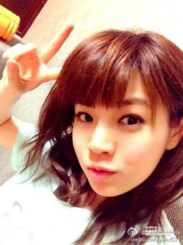 陈妍希上传减肥成果照婴儿肥变尖下巴被赞超美